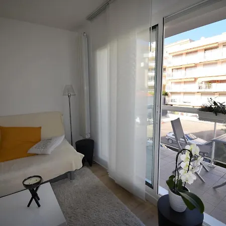 : T2 Moderne A 2 Pas De La Avec Balcon, Wifi, Parking Et Tv Cinema - Fr-1-420-71 Apartment *