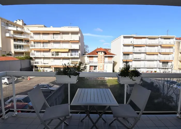 Appartement : T2 Moderne A 2 Pas De La Avec Balcon, Wifi, Parking Et Tv Cinema - Fr-1-420-71 *