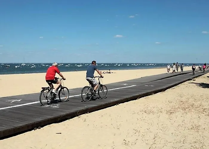 Appartement : T2 Moderne A 2 Pas De La Avec Balcon, Wifi, Parking Et Tv Cinema - Fr-1-420-71 *