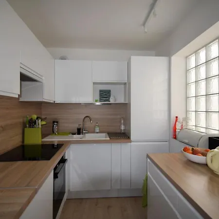 Апартаменты : T2 Moderne A 2 Pas De La Avec Balcon, Wifi, Parking Et Tv Cinema - Fr-1-420-71 *