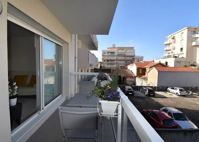 Apartment : T2 Moderne A 2 Pas De La Avec Balcon, Wifi, Parking Et Tv Cinema - Fr-1-420-71 Arcachon
