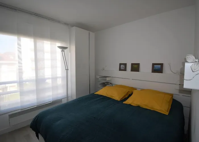 : T2 Moderne A 2 Pas De La Avec Balcon, Wifi, Parking Et Tv Cinema - Fr-1-420-71