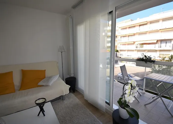 : T2 Moderne A 2 Pas De La Avec Balcon, Wifi, Parking Et Tv Cinema - Fr-1-420-71 Apartment *